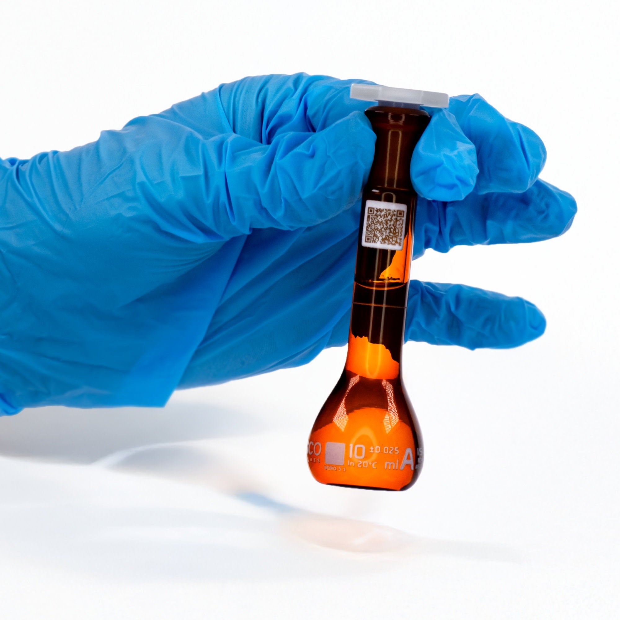 ASTM 1042 Class A Autoclavable Amber Volumetric Flask with 10/19 PE Stopper and QR Code, 10mL, Borosilicate Glass