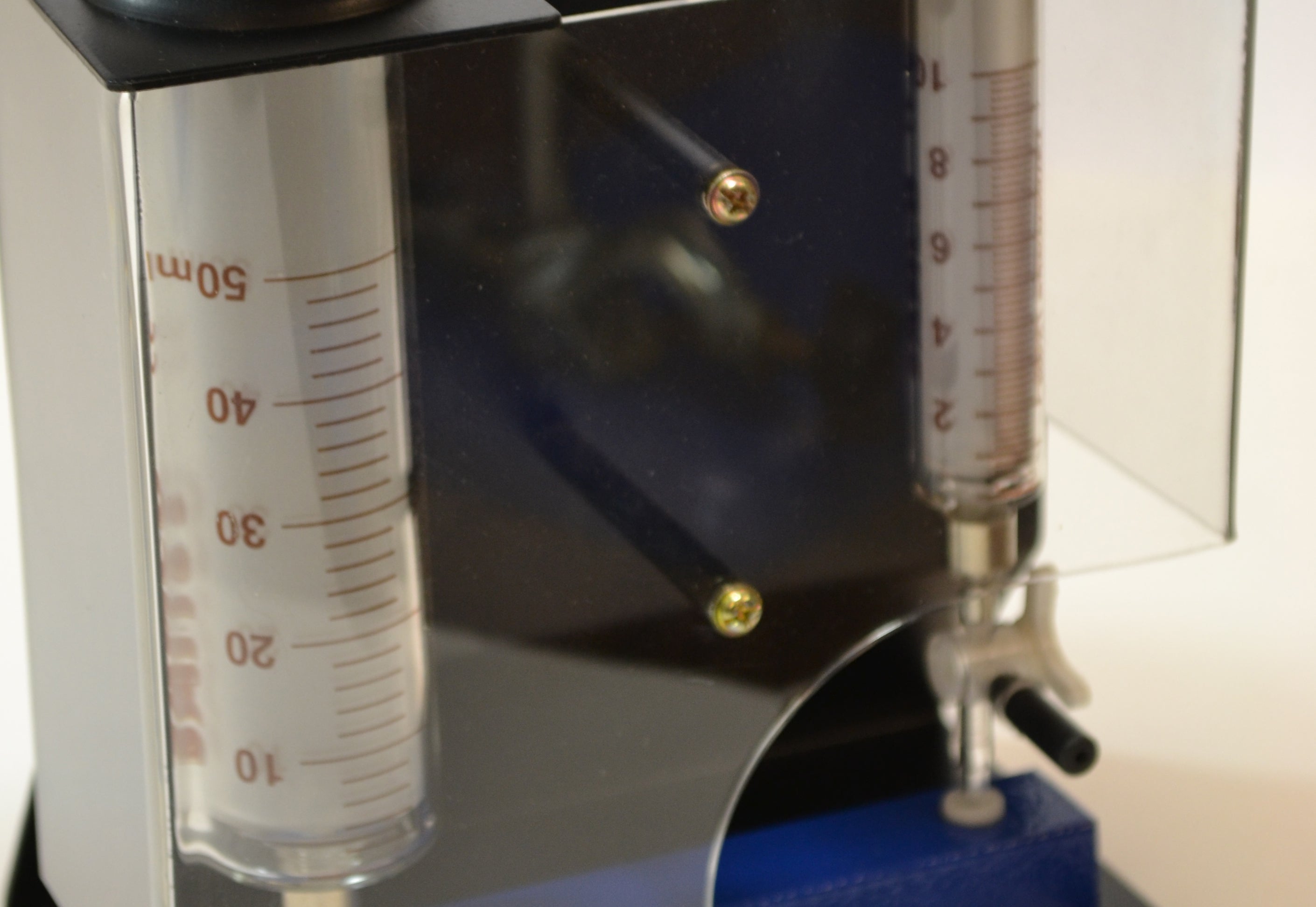 Hydraulic Press with Borosilicate Glass Cylinders