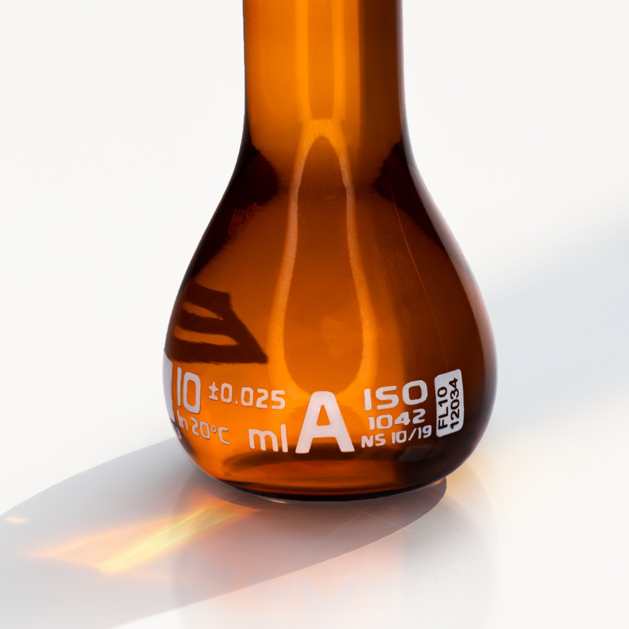 ASTM 1042 Class A Autoclavable Amber Volumetric Flask with 10/19 PE Stopper and QR Code, 10mL, Borosilicate Glass