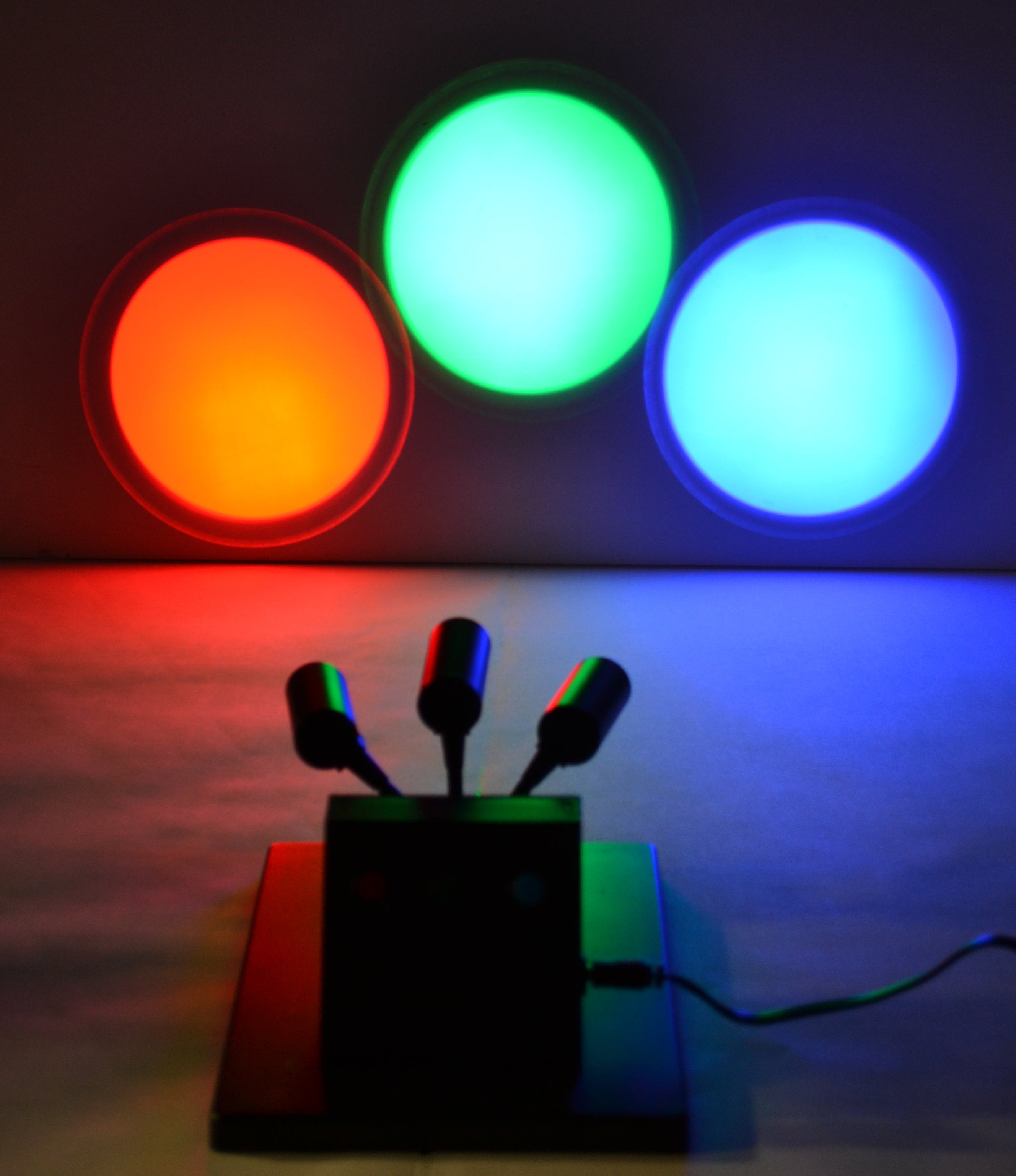 Color Mixing Apparatus with 3 RGB LED Lamps, 10 x 16" Base
