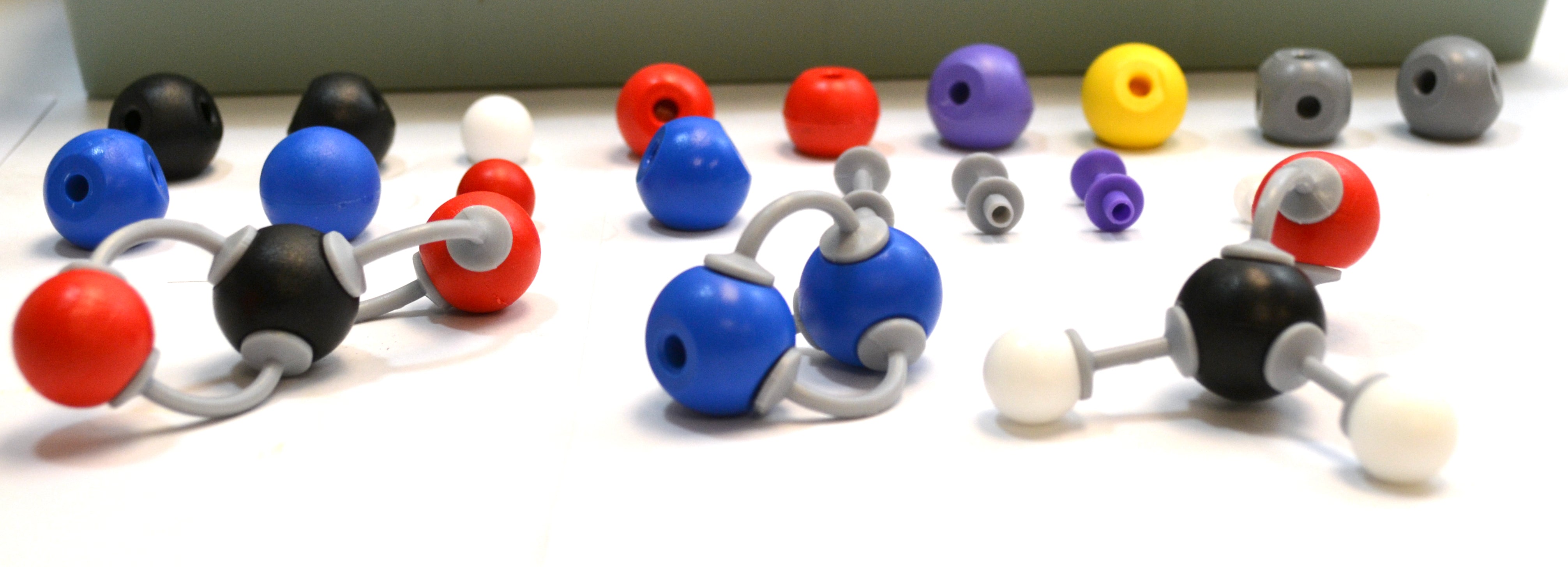 562-Piece Extra-Large Molecular Model Set, 292 Atoms + 270 Bonds