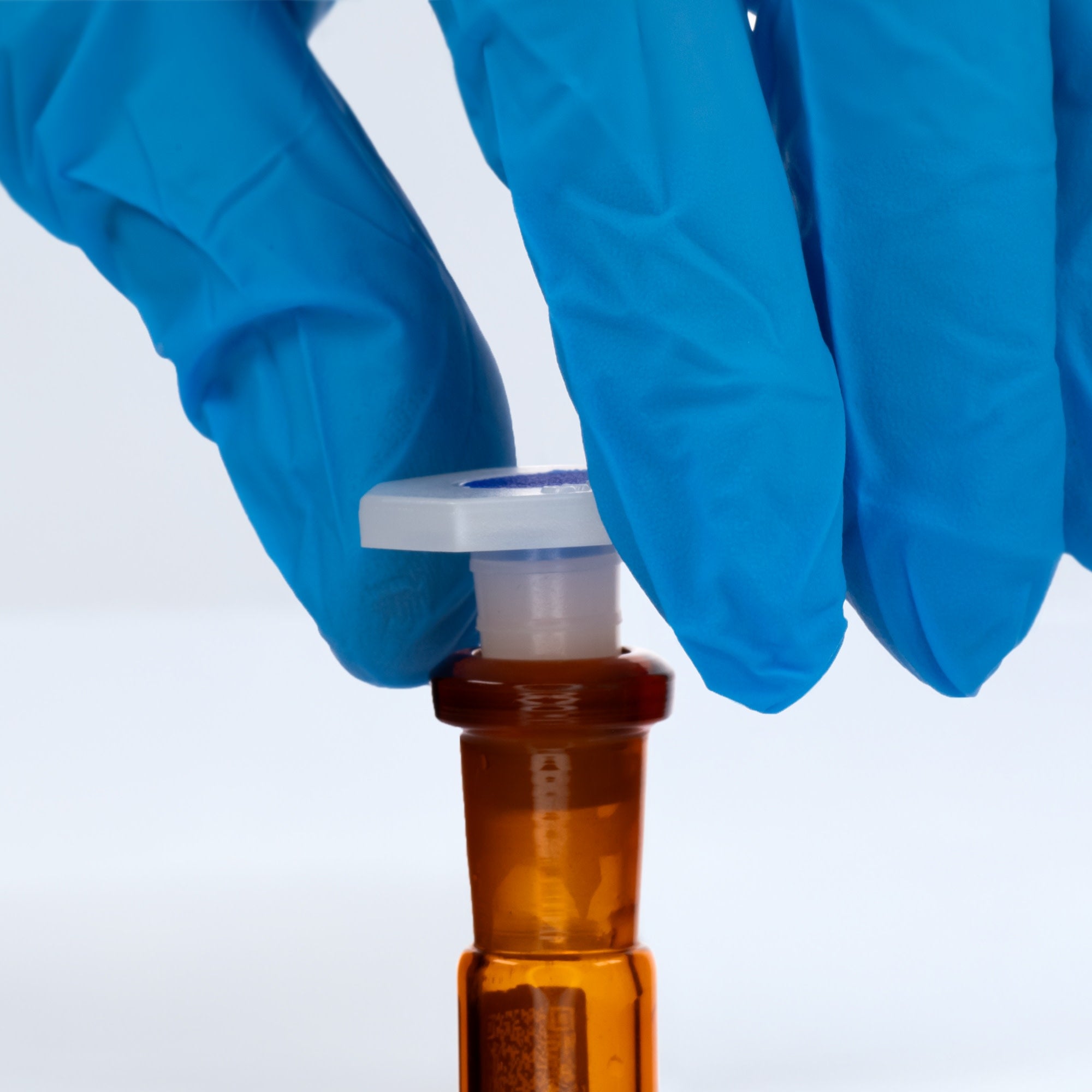 ASTM 1042 Class A Autoclavable Amber Volumetric Flask with 10/19 PE Stopper and QR Code, 10mL, Borosilicate Glass