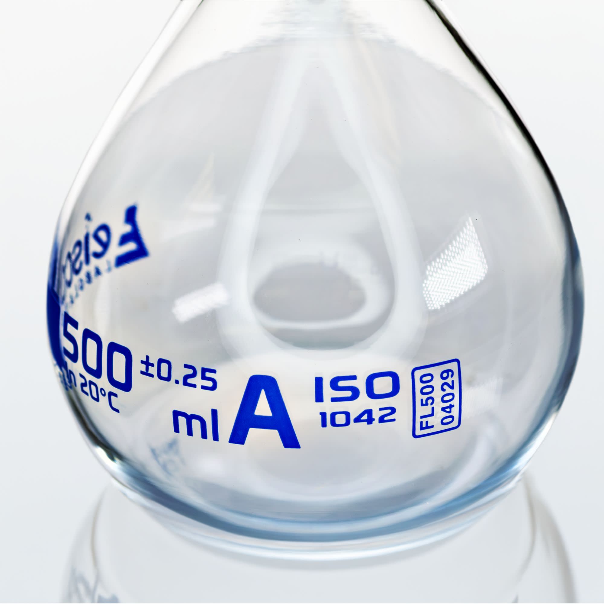 Class A Volumetric Flask with Beaded Rim, 500mL, Borosilicate Glass