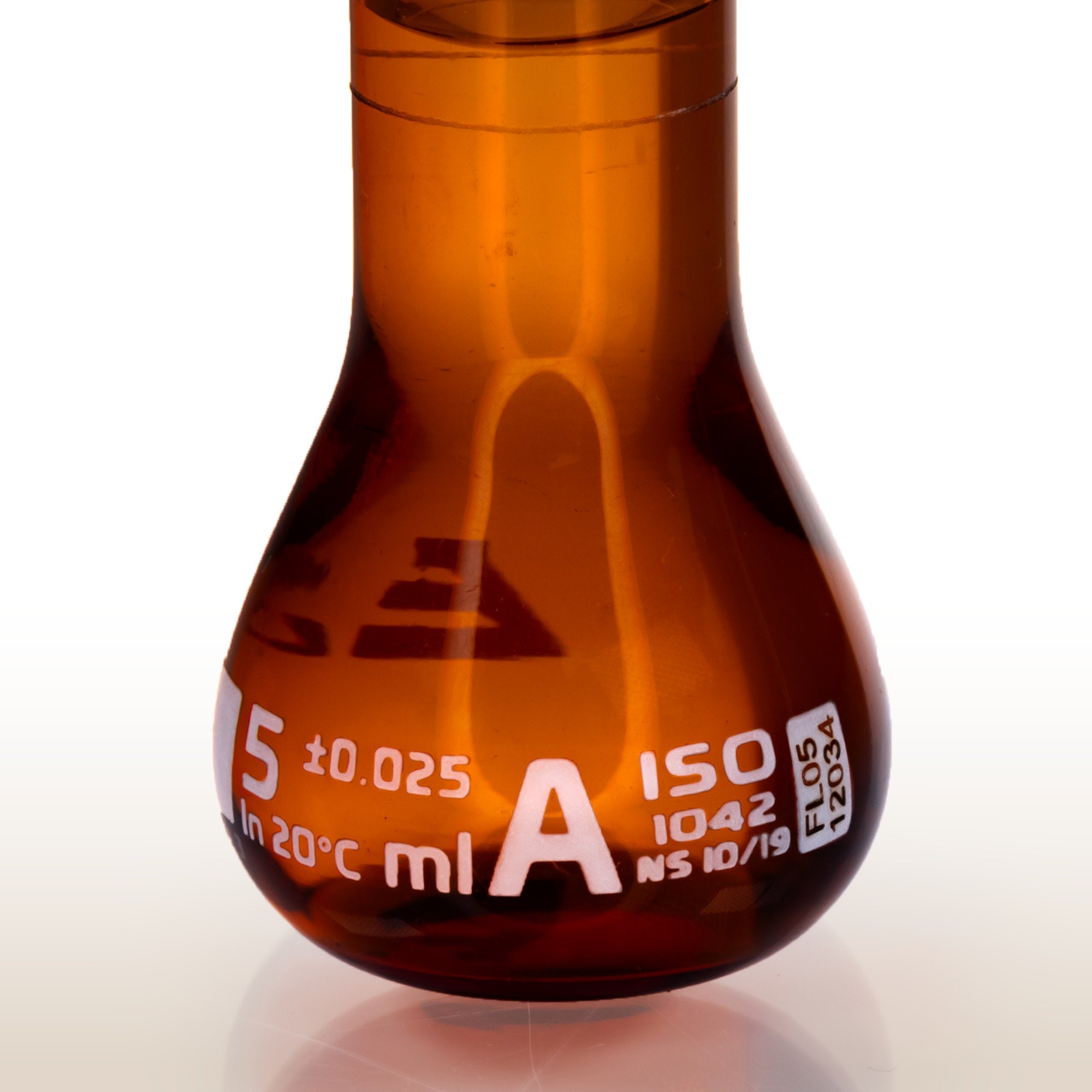 ASTM 1042 Class A Amber Volumetric Flask with 10/19 PE Stopper and QR Code, 5mL, Borosilicate Glass