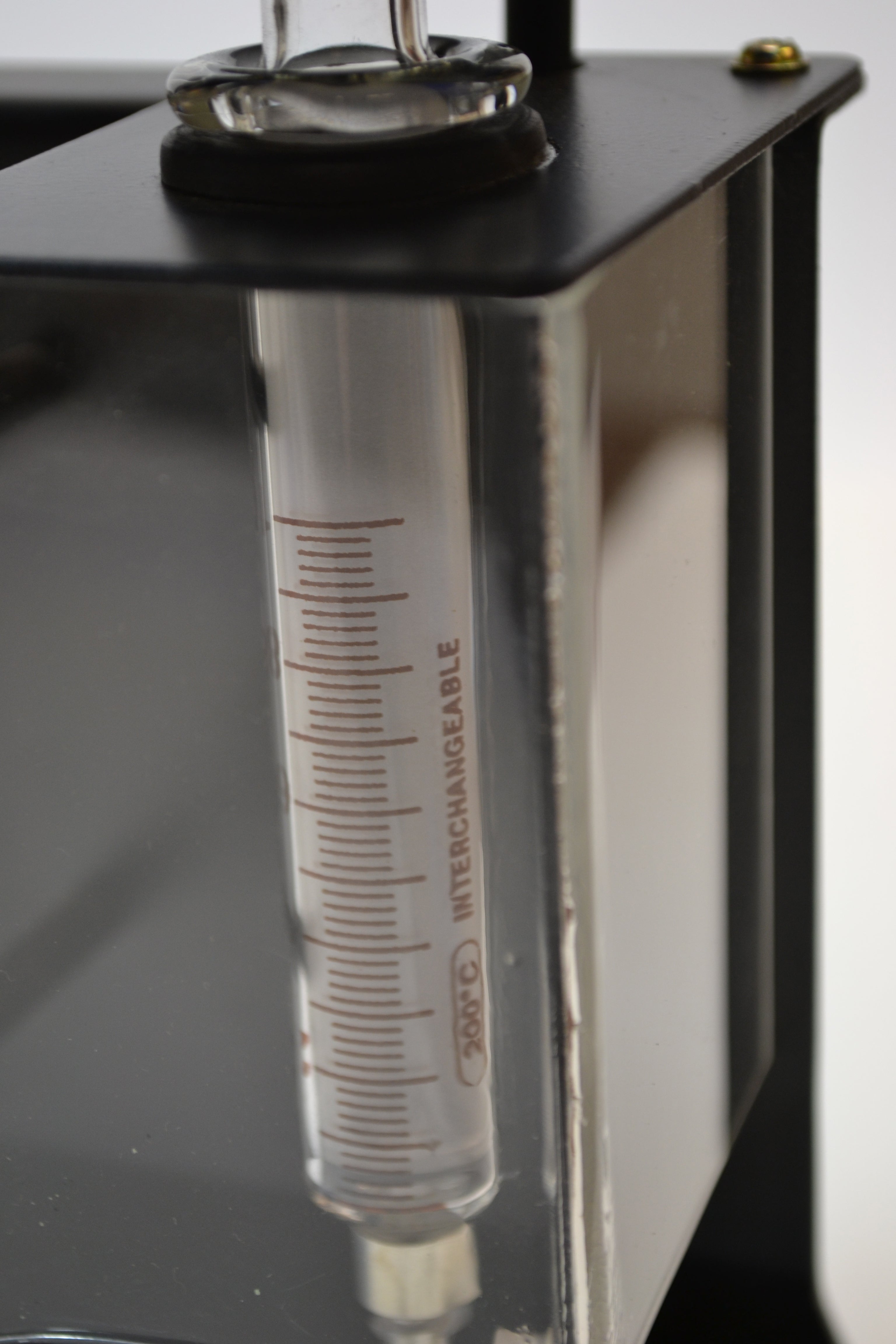 Hydraulic Press with Borosilicate Glass Cylinders