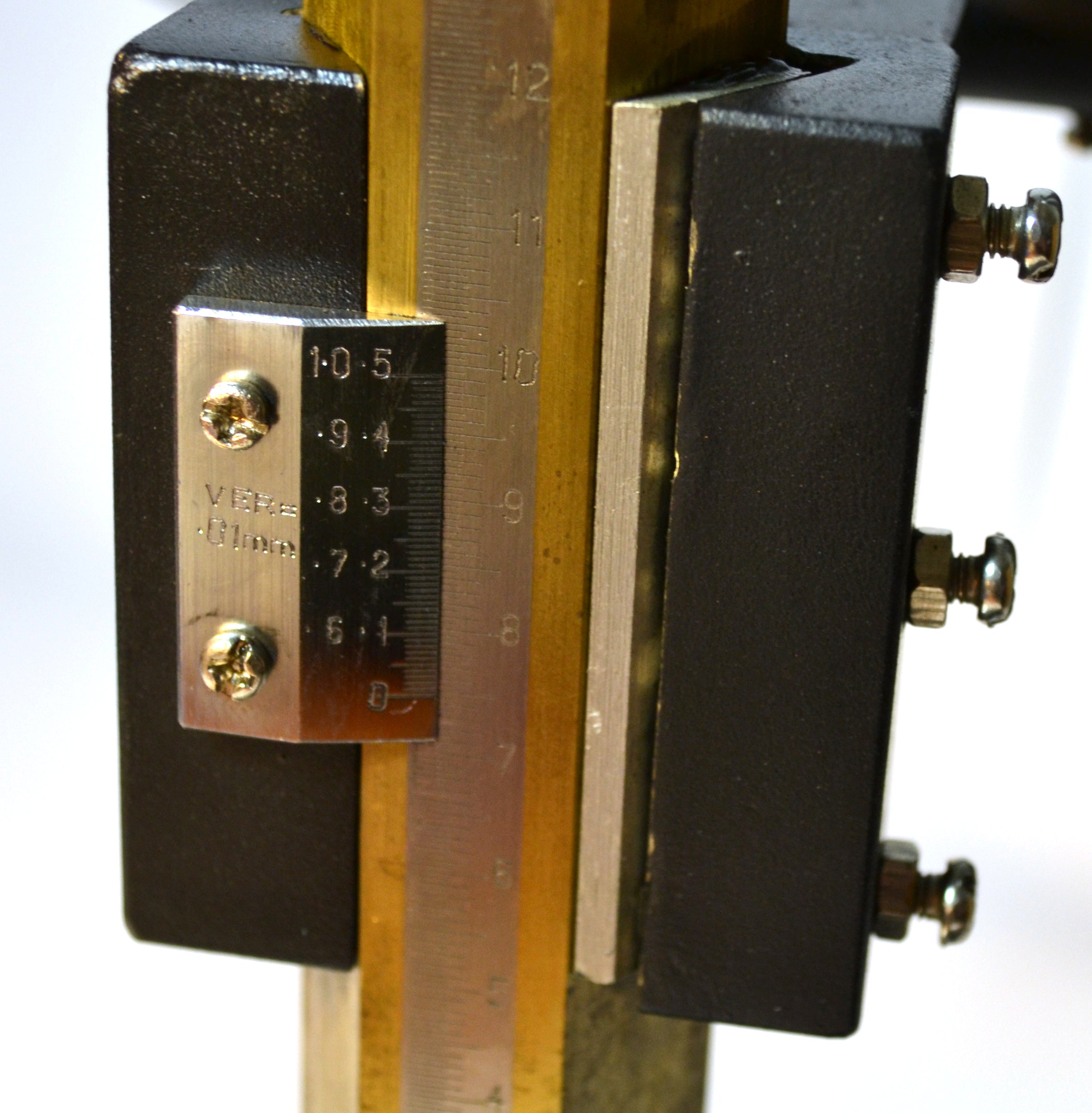 Vernier Travelling Microscope, 10X with Wooden Case