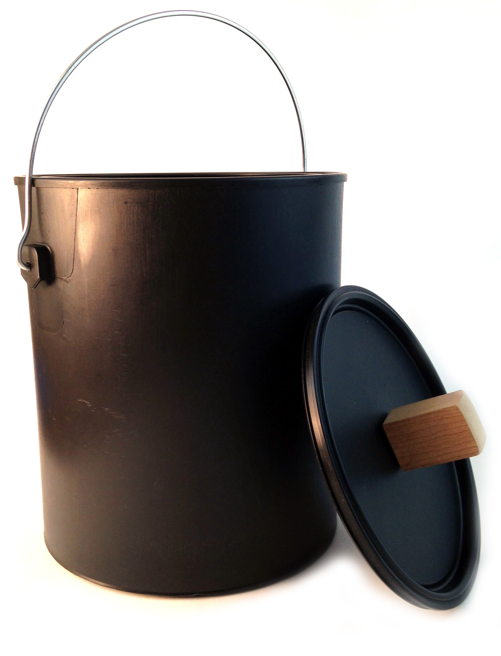 1-Gallon Black Polypropylene Kitchen Compost Bin with Handle and Lid
