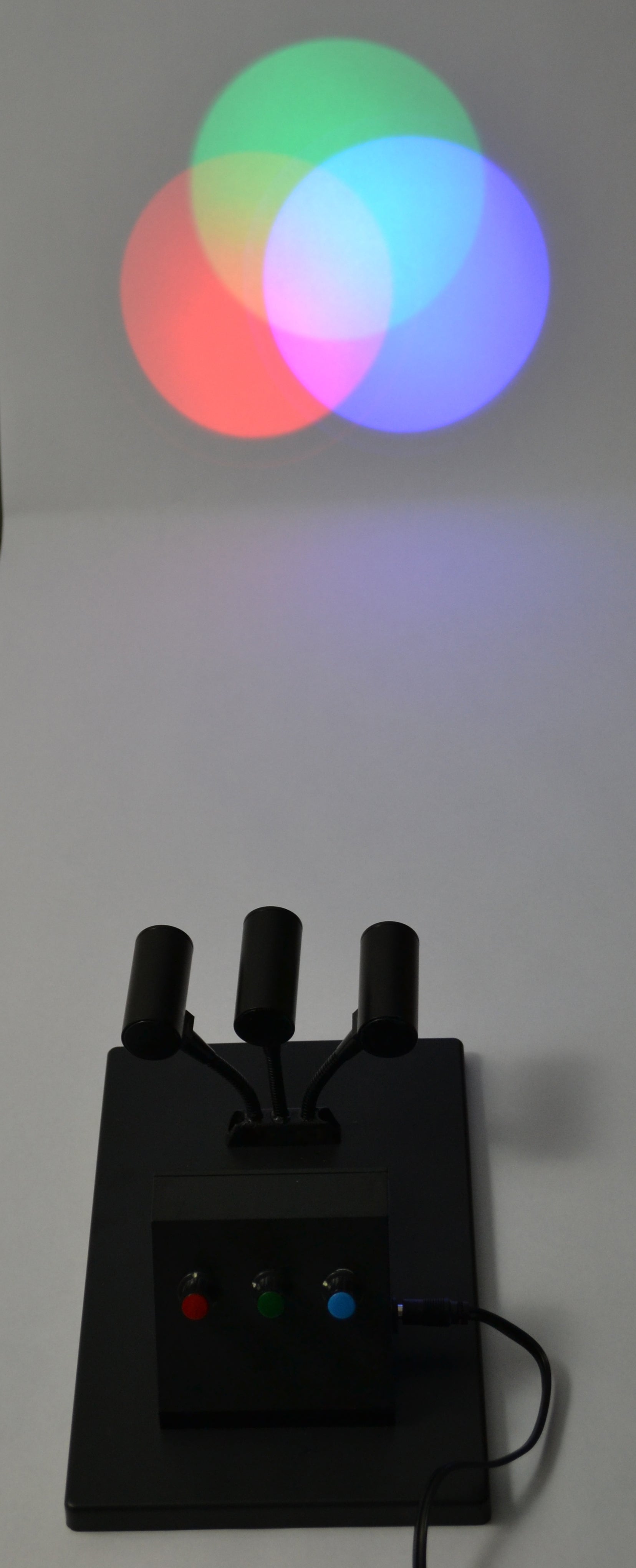 Color Mixing Apparatus with 3 RGB LED Lamps, 10 x 16" Base